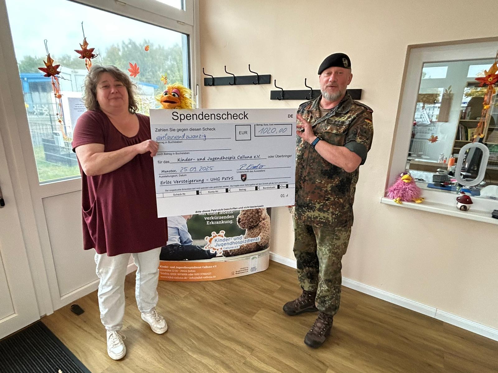 Scheckuebergabe Versteigerung